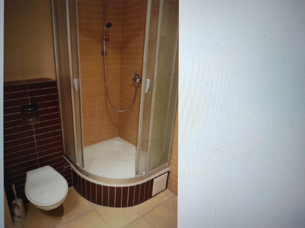 Nice Room With 2 Shared Bathrooms ,Wc , 2Km To Old Town -100M From Metro Szwedzka Warsawa Bagian luar foto