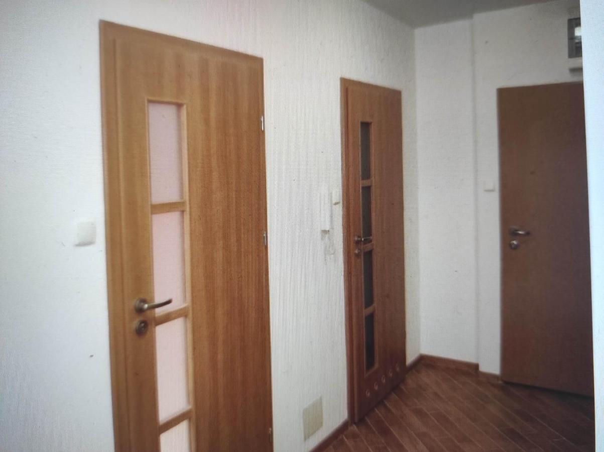 Nice Room With 2 Shared Bathrooms ,Wc , 2Km To Old Town -100M From Metro Szwedzka Warsawa Bagian luar foto