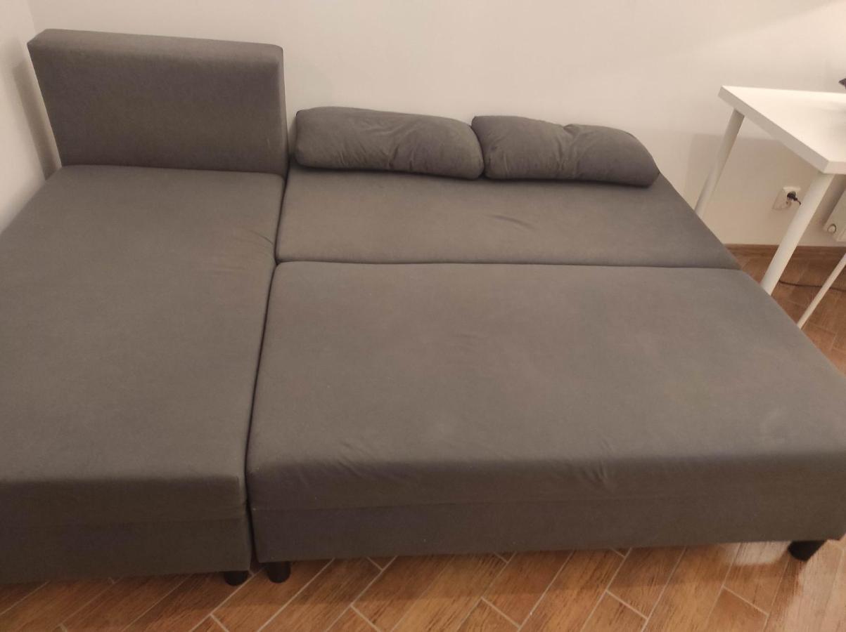 Nice Room With 2 Shared Bathrooms ,Wc , 2Km To Old Town -100M From Metro Szwedzka Warsawa Bagian luar foto
